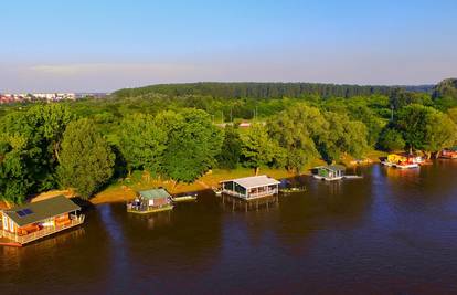 Ne zaključavaju se: Veseli život u našem plutajućem sokaku