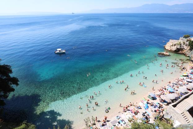 Rijeka: Kupači na gradskoj plaži Sablićevo
