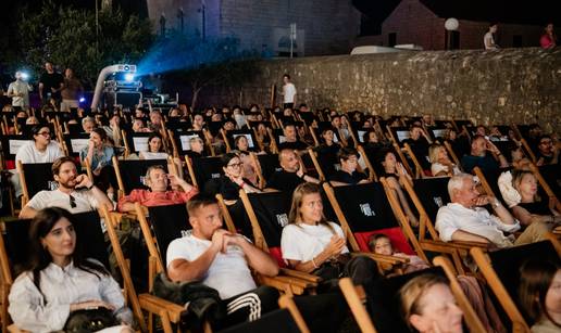 FOTO U ljetnom kinu tražila se ležaljka više: Evo kako je bilo drugog dana Slano Film Daysa
