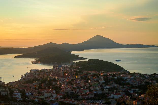 Sve nijanse crvene: Prekrasan zalazak sunca u Malom Lošinju