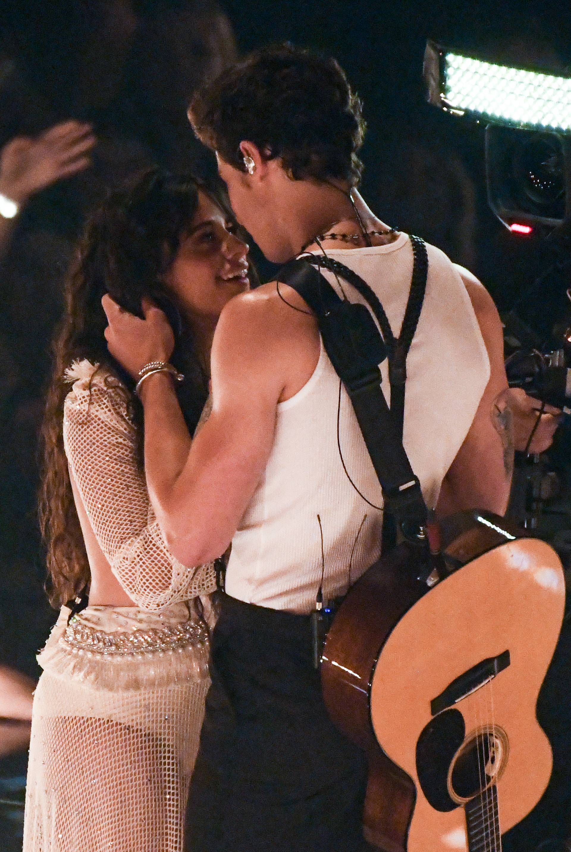 Shawn Mendes i Camila Cabello oduševili nastupom na dodjeli MTV-jevih glazbenih nagrada