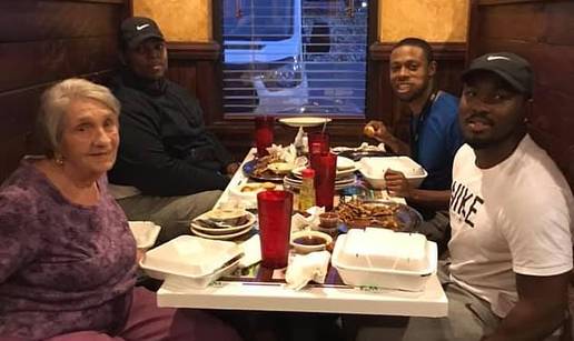 'Sjedila je sama u restoranu pa nam otkrila svoju tužnu priču'