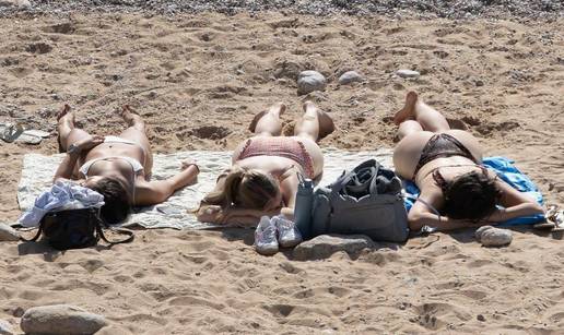 FOTO U Dubrovniku se kupaju! Grijat će i dalje zbog fenomena omega bloka. Evo što je to