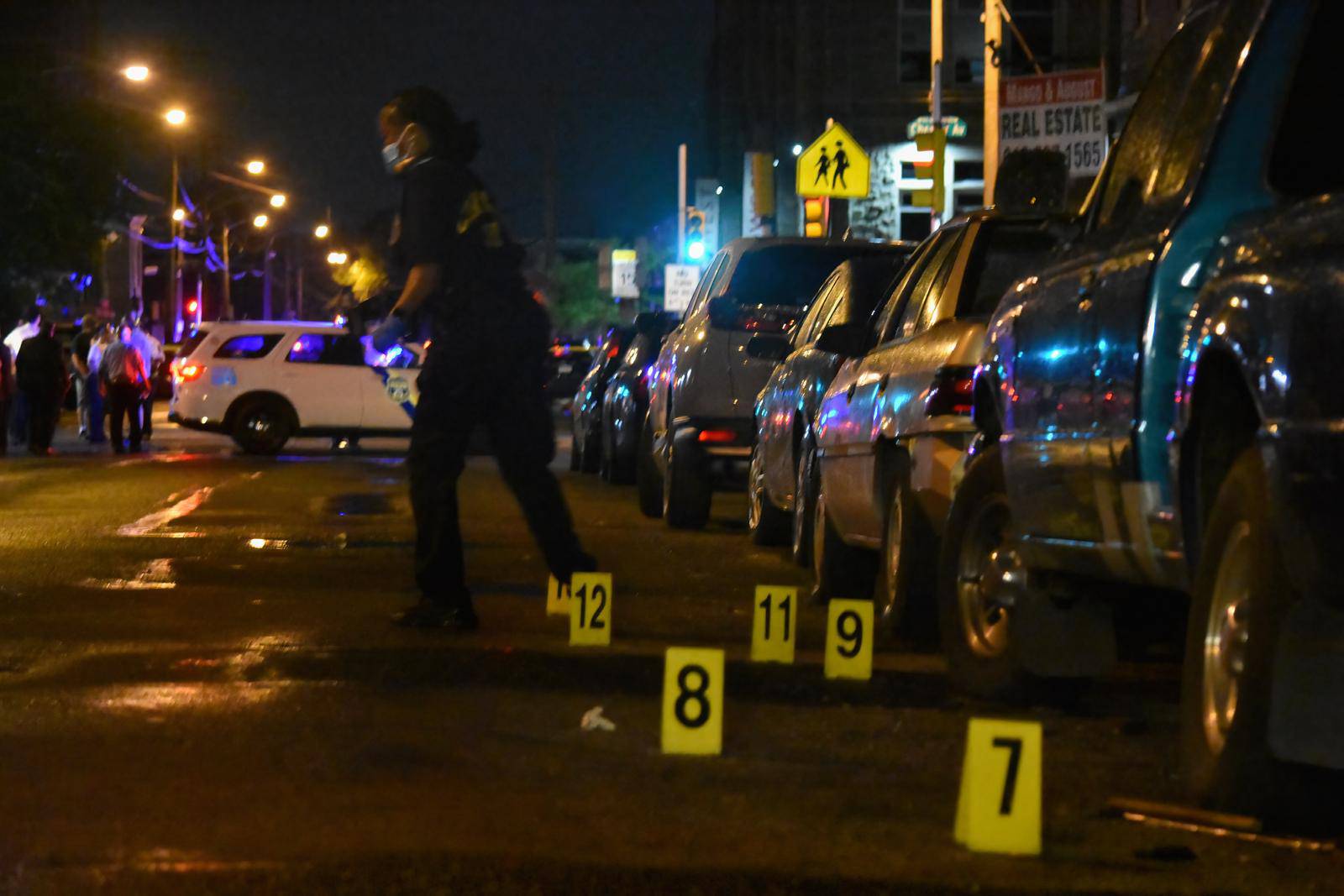 ?etvero ljudi ubijeno, dvoje djece ozlije?eno u masovnoj pucnjavi u Kingsessingu u Philadelphiji