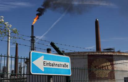 Shell prisiljen smanjiti preradu nafte u Njemačkoj zbog suše