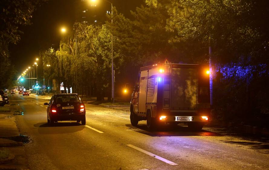 Vatrogasci i policija u Zagrebu imaju pune ruke poslaa zbog nevremena