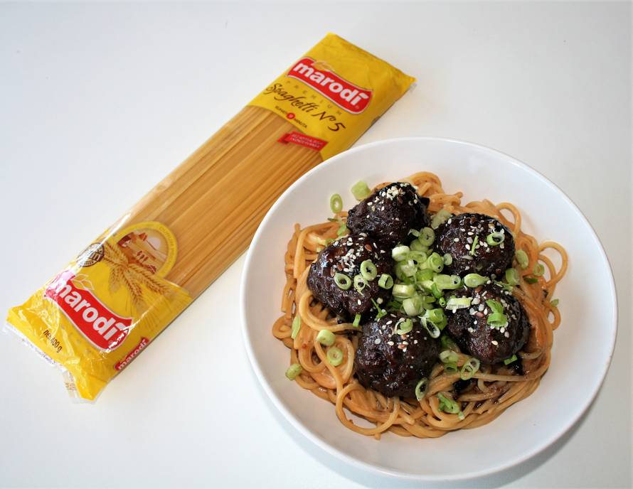 Čudesna tjestenina u 'kombi' s kikirikijem, ćuftama i jabukama