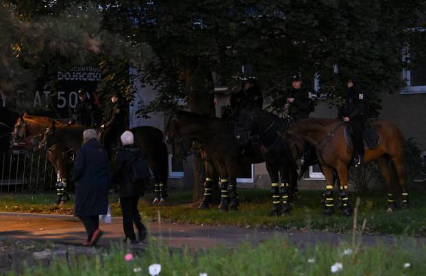 Prag: Hrvatski navijači u korteu idu do stadiona
