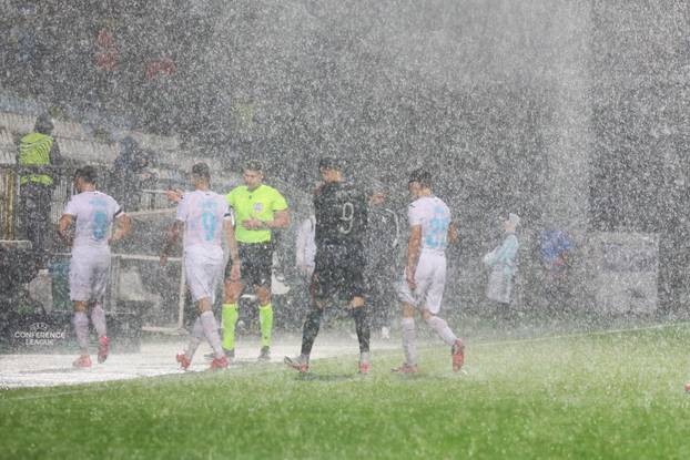 Utakmica između Rijeke i Sparte Prag u Konferencijskoj ligi prekinuta zbog kiše