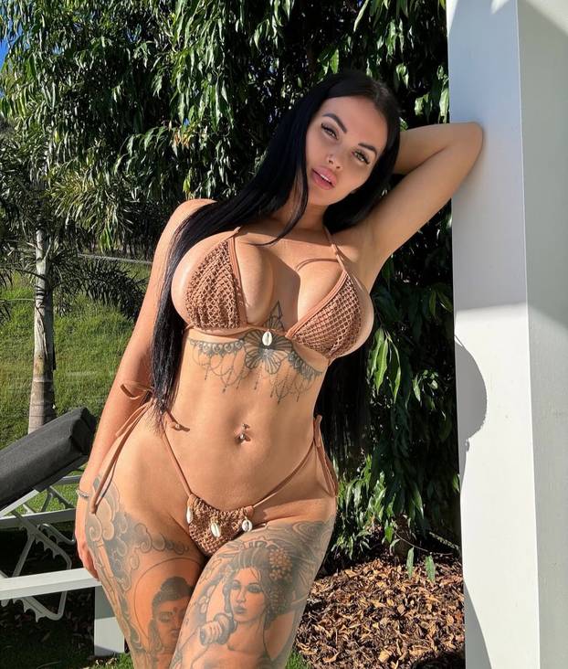 Iz trkaćih automobila prebacila se na OnlyFans i 'diže' milijune