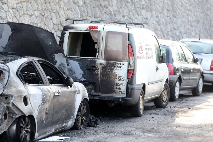 U Rijeci sinoć gorjelo šest automobila, očevid je u tijeku