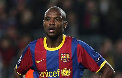 La Vanguardia: Eric Abidal (32) produljio je ugovor s Barcom...