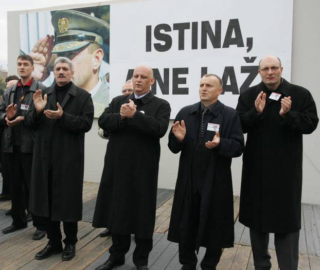 ARHIVA - Prepuna splitska riva tijekom skupa podrške uhićenom generalu  