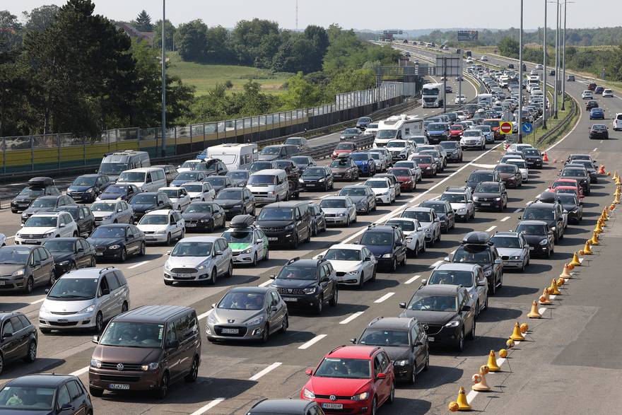 Gužve na naplatnoj postaji Lučko na izlazu i ulazu u Zagreb