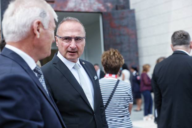 Ovako je bilo na 25. obljetnicu Oluje: Plenki i Zoka se rukuju, Banožić, Beroš... Svi su tamo