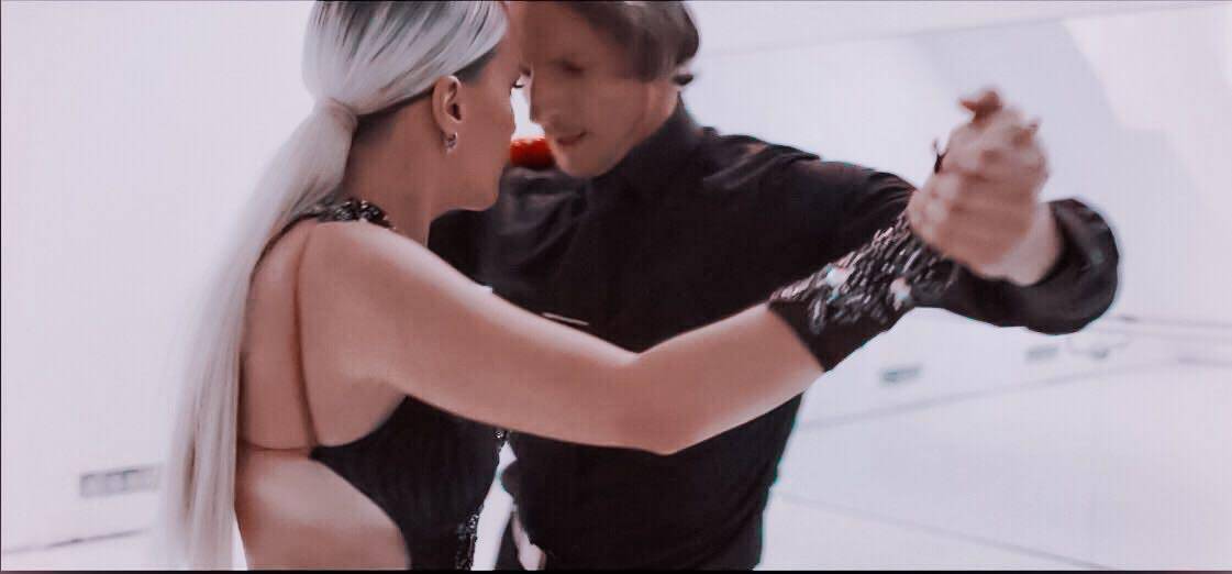 Nina Kraljić u novom spotu zavodi plešući senzualni tango