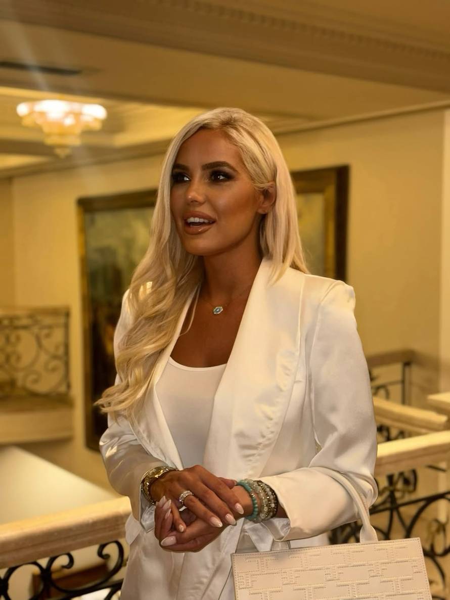 Srbija gori, a Dačićeva miljenica piše po internetu:  'Što ste, bre, vi? Komandanti? Zaigrali ste se'