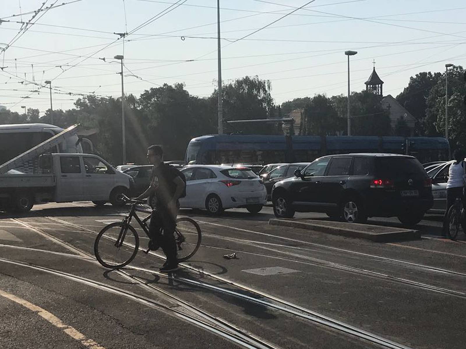 Opet su 'zarobljeni' u prometu: 'Nismo se pomaknuli pola sata'