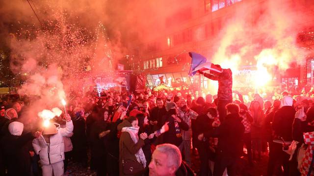 Zagreb: Slavlje na Europskom trgu nakon prolaska Hrvatske u osminu finala