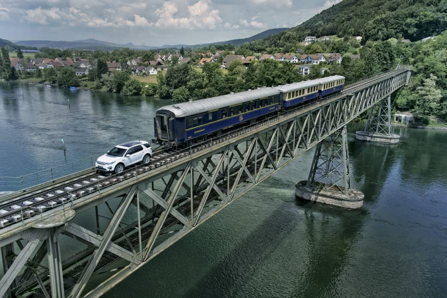 Snažan kao vlak: Land Rover vukao vagone teške 108 tona