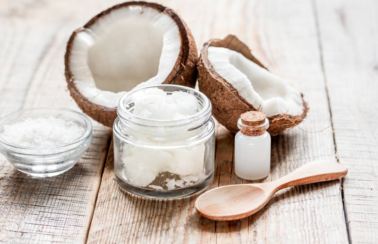 Kokosovo ulje za lice: Dubinska hidratacija i prepoznatljiv miris