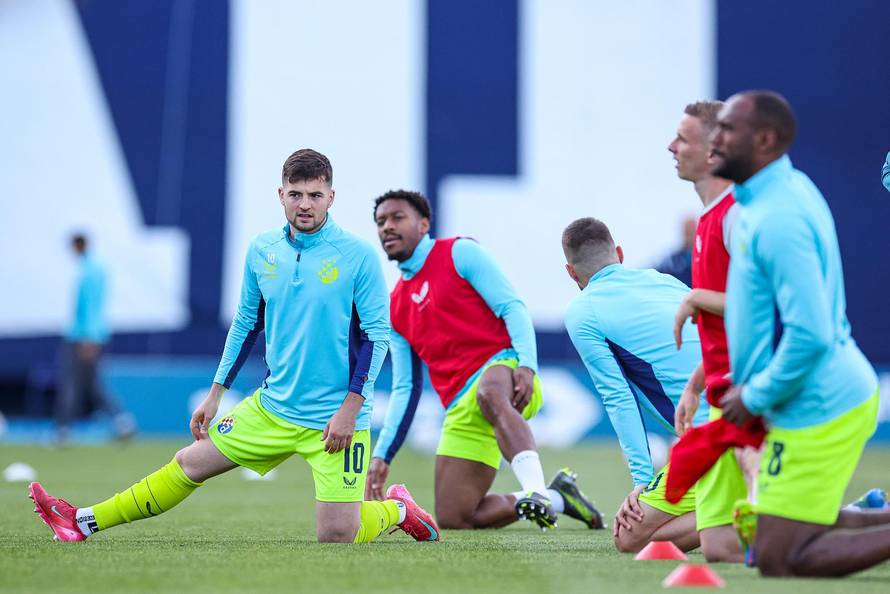 Zagreb: Zagrijavanje igrača prije početka utakmice Dinamo - Lokomotiva