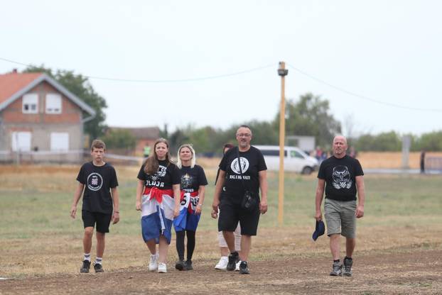 Vukovar: Mnogobrojni obožavatelji Thomsona su krenuli pristizat u posljepodnevnim satima 