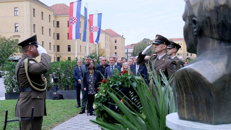 Plenković i Jandroković položili vijence kod biste Blagi Zadri
