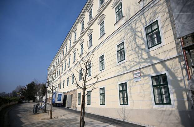 Zagreb: Gradonačelnik sa suradnicima obišao obnovljenu Gornjogradsku gimnaziju