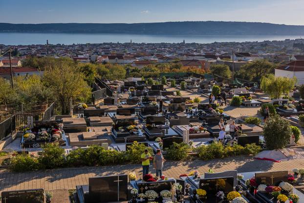 Kaštel Stari: Groblje Sv. Nikole i misa povodom blagdana Svih svetih