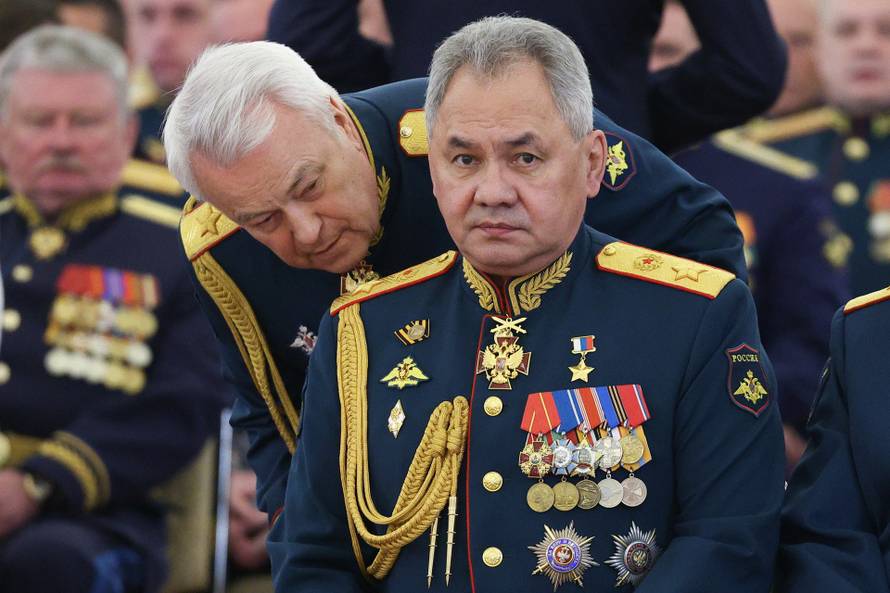 Russia: Russian President Putin meets with graduates of military higher education institutions