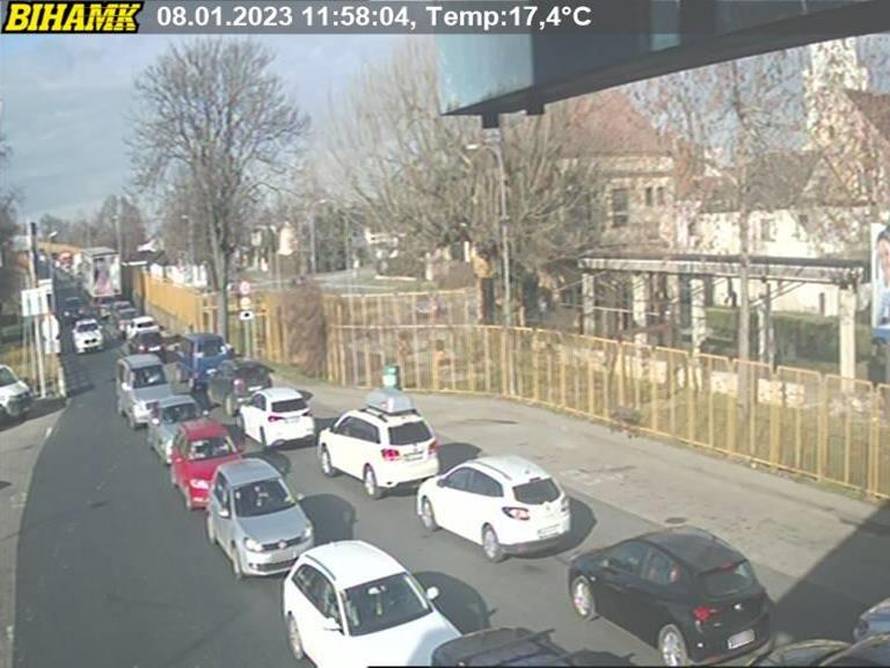 VIDEO Prometni kaos: Gužve na autocestama, satima se čeka na ulaz u Hrvatsku iz Srbije i BiH