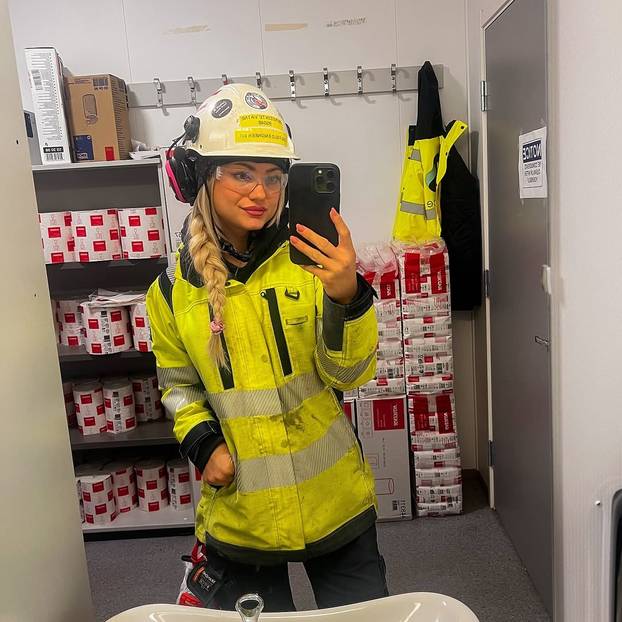 FOTO Plavokosa ljepotica radi na naftnoj platformi: Ljude to šokira! Dižem se u četiri ujutro