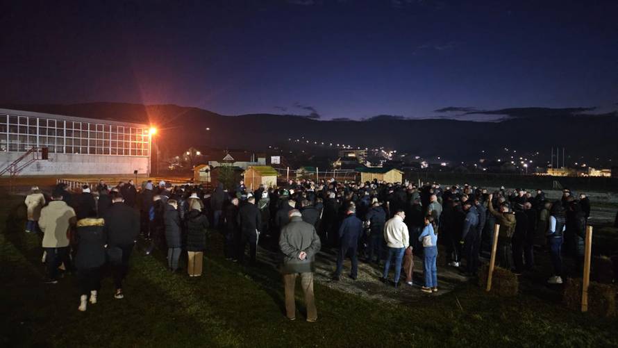 FOTO Zabranili im Advent u Uskoplju, prosvjedovalo više stotina Hrvata: 'Skandalozno'