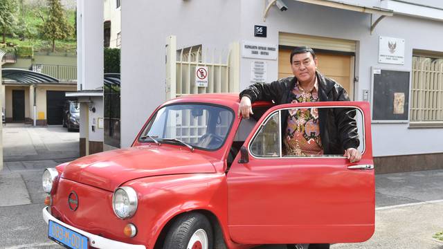Ambasador Indonezije 'vozika' se Zagrebom u crvenom Fićeku