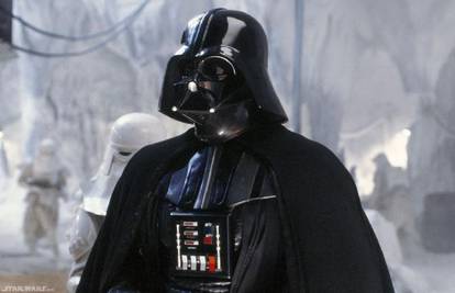 V. Britanija: Jedi učitelja napao pijani 'Darth Vader'