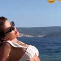 Zgodna do bola! Mama Renata se skinula u kupaći kostim i poručila: Uvuci trbuh, plitko diši