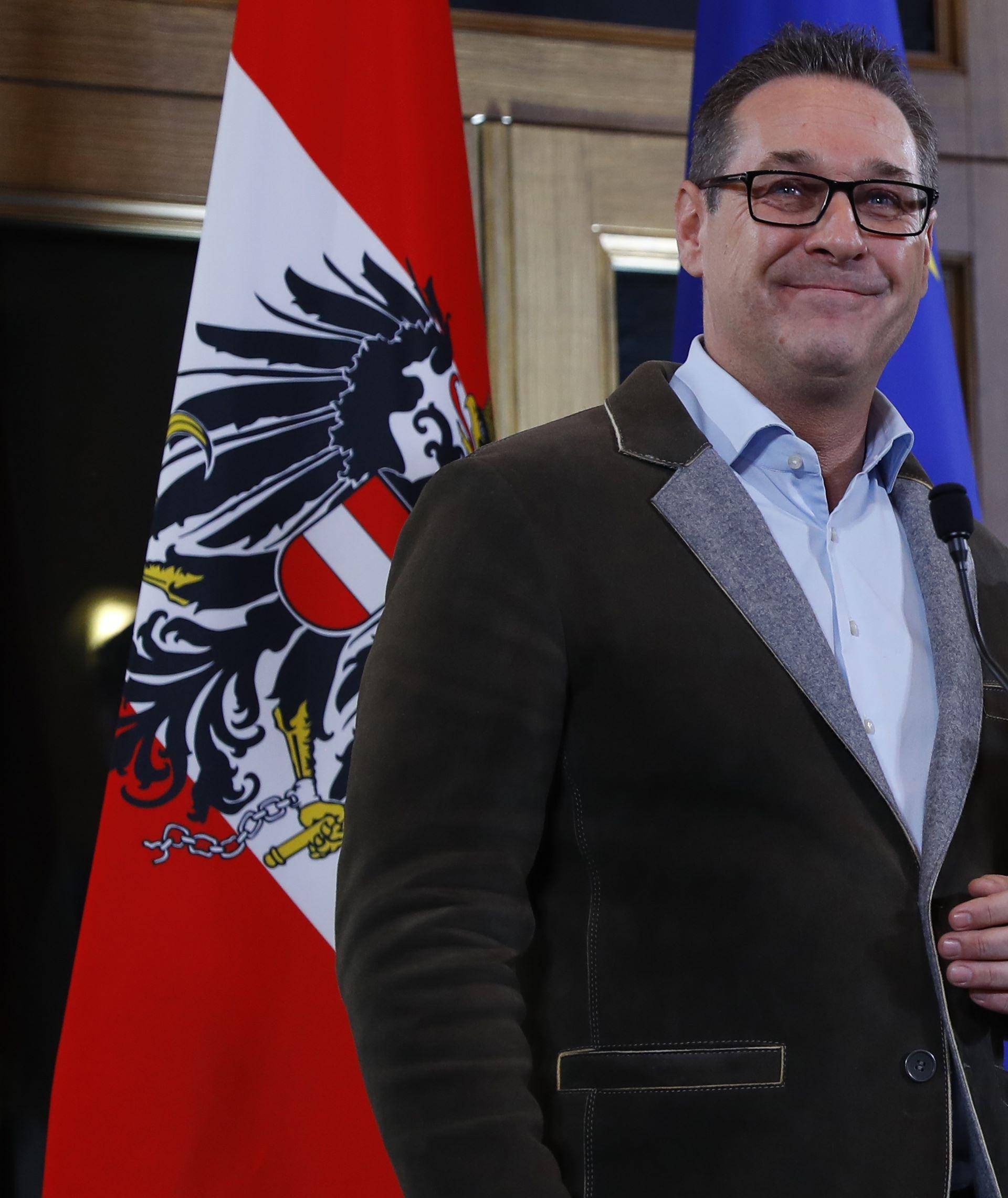 Head of the FPOe Strache and head of the OeVP Kurz address a news conference in Vienna