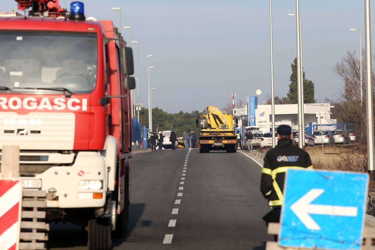 U teškoj nesreći kod Omišlja na Krku poginuo vozač automobila