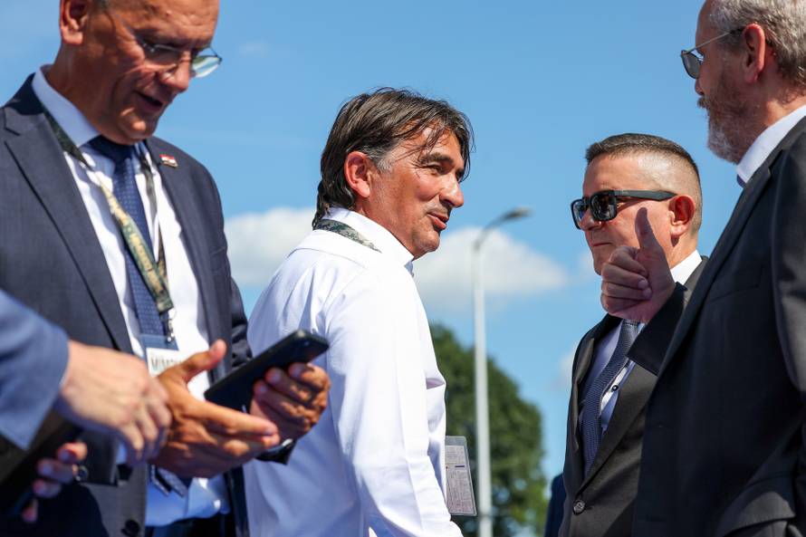 Zagreb: Okupljanje uzvanika uoči početka vojnog mimohoda u povodu 30. obljetnice VRO Oluja