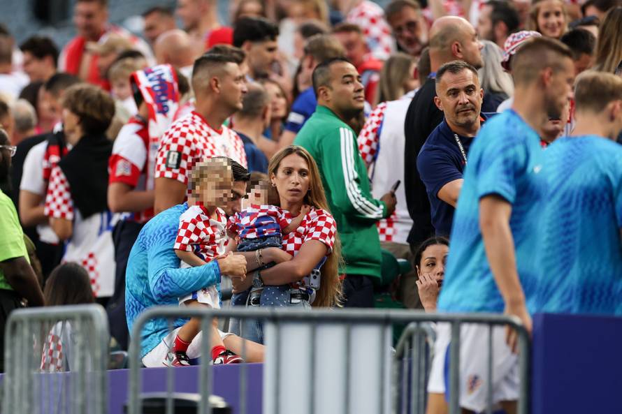 Dirljive scene nakon pobjede: 'Vatreni' as ljubio sina, Modrić čestitao, Luka Sučić sa sestrama