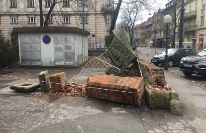 Zagreb: Ispred parkinga je zapeo za lanac i srušio je zid