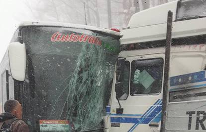 Strašan trenutak udara: Dobili smo snimku iz autobusa strave