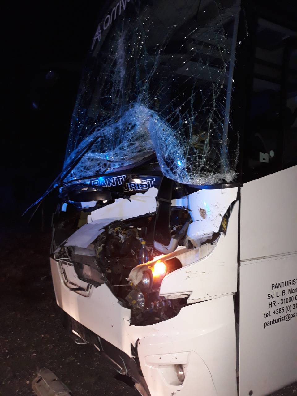 Stravična nesreća kod Udbine: Bus s putnicima udario u konja