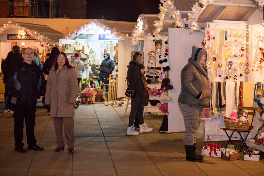 Bilo kuda, Advent svuda: Evo kako izgledaju hrvatski gradovi