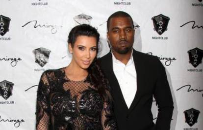 Kim i Kanye prodat će 'fotke' malene North za 23 milijuna kn