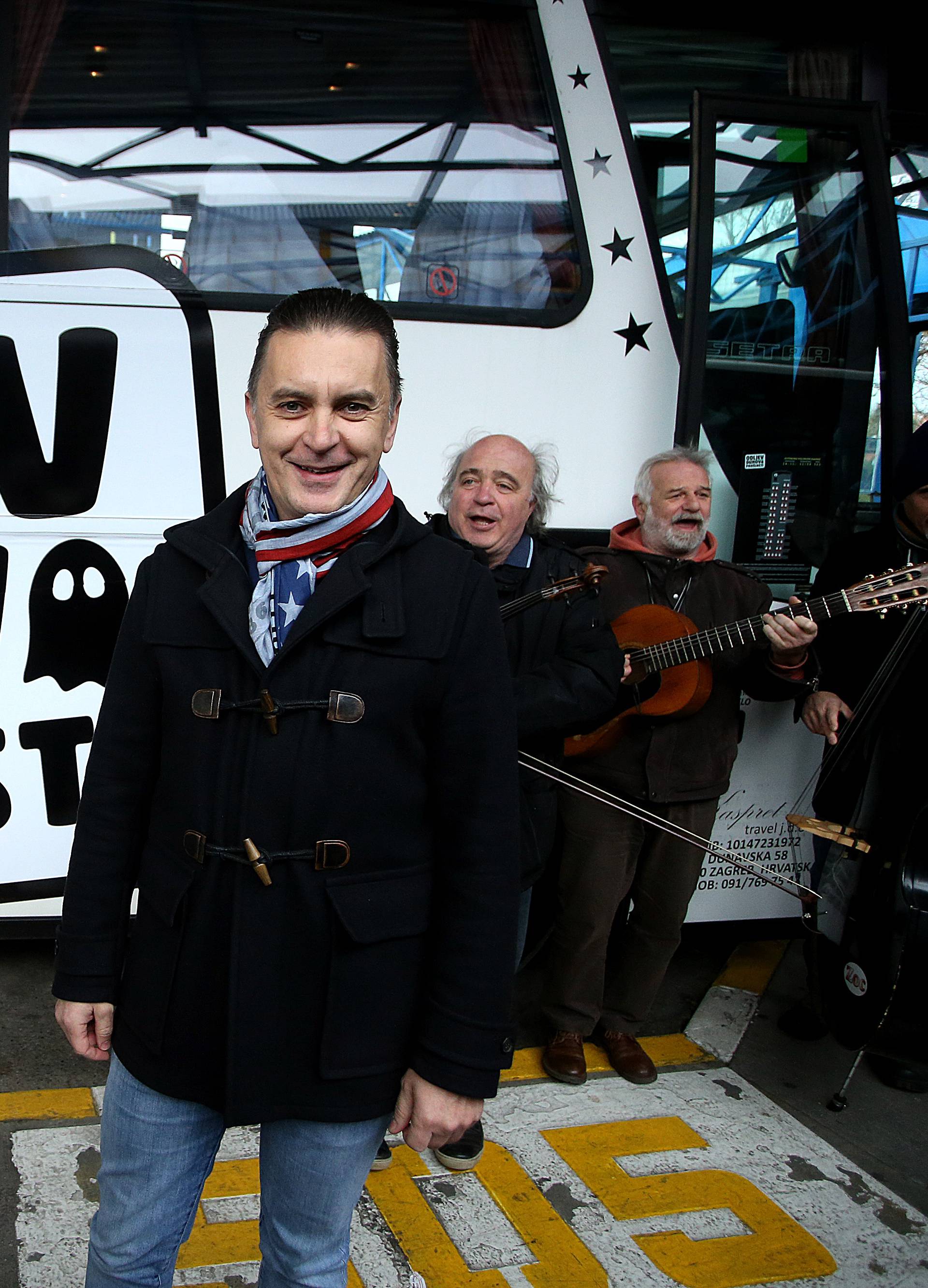 Zagreb: Kreativci za bolje sutra poslali duhove prošlosti autobusom van Hrvatske