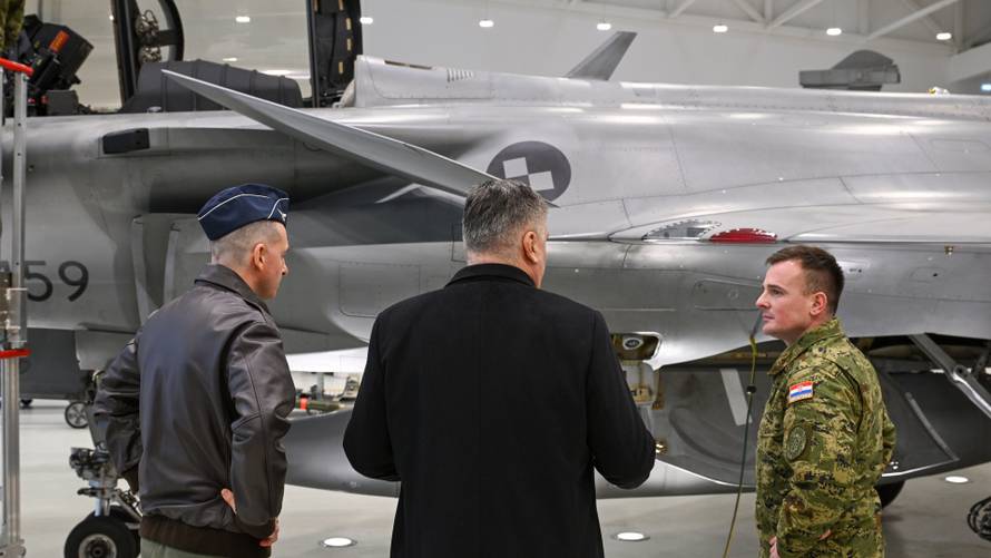 VIDEO Milanović je posjetio vrh HRZ-a, obišao i borbene Rafale