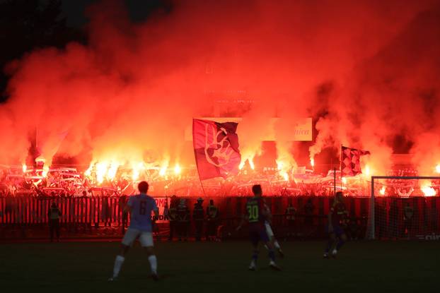Vinkovci: Torcida bakljama gađala navijače Cibalije