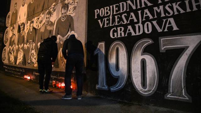 Zagreb: Bad Blue Boysi zapalili lampione povodom smrti Stjepana Lamze